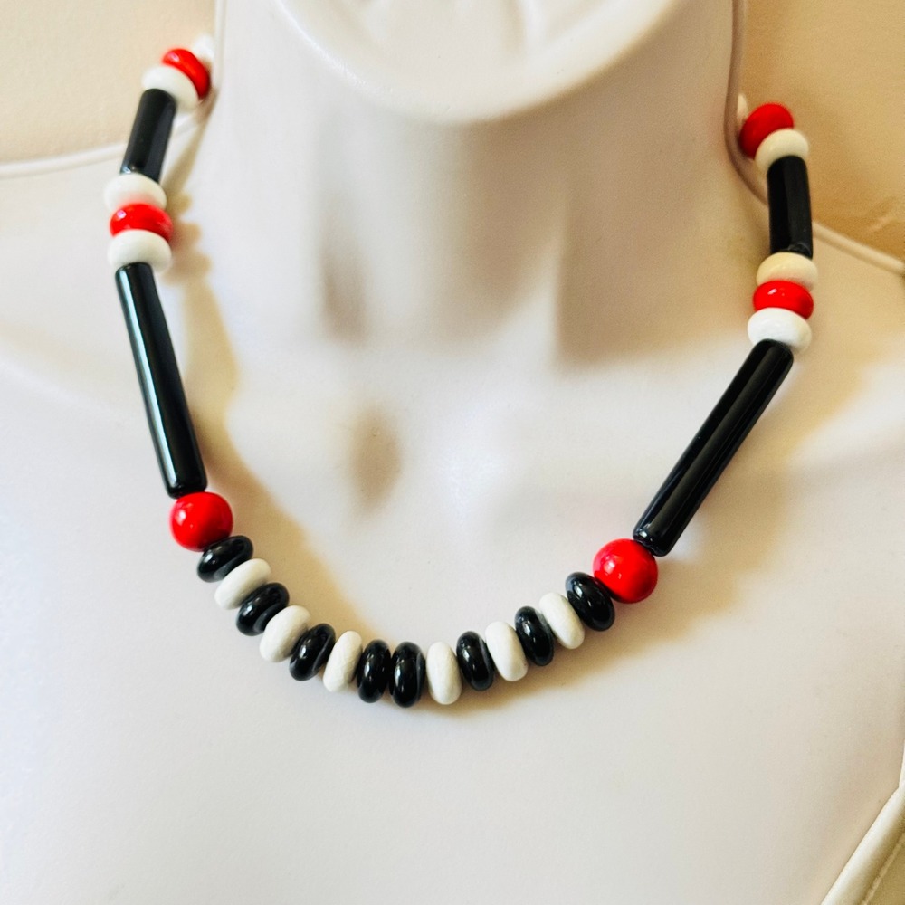 Kitschy Ruby Z Candace Loheed Signed Beaded NECKLACE Red Black CERAMIC VTG 80s